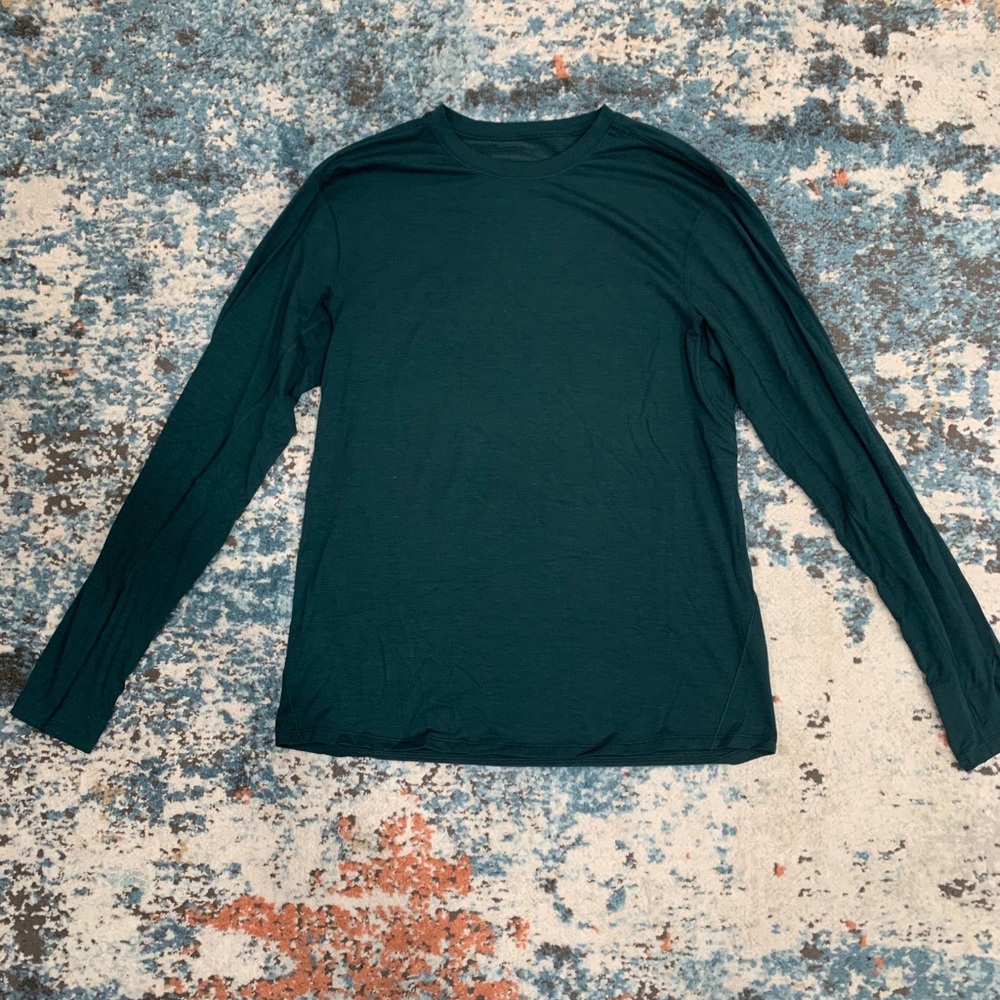Lululemon men’s large sleeve shirt